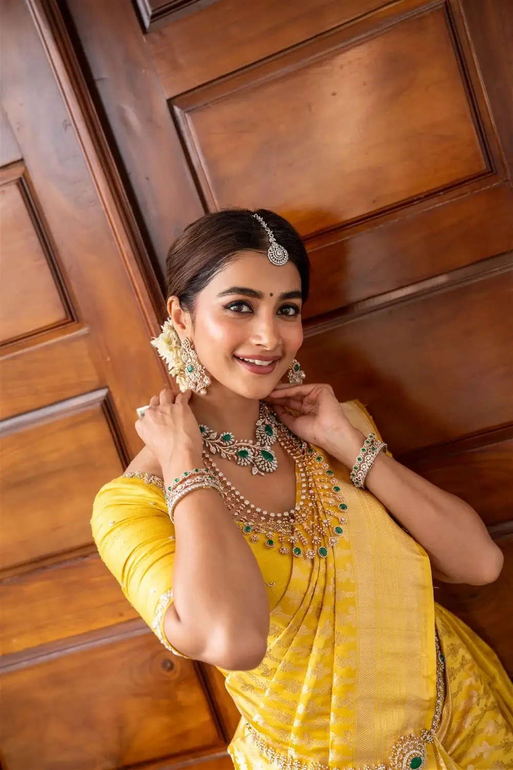 TELUGU ACTRESS POOJA HEGDE IN YELLOW SILK SAREE 13